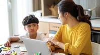 6 kiểu yêu thương không phải lối của cha mẹ khiến con trở thành đứa trẻ lười nhác