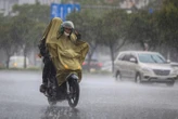 Nắng nóng oi bức, bao giờ miền Bắc mới đón "cơn mưa vàng" hạ nhiệt?