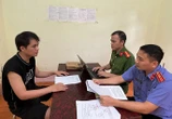 Ăn trộm 50 chỉ vàng trong đền, mua xe máy tặng người yêu