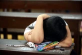 Làm sao để giúp con tránh trầm cảm trong mùa thi?