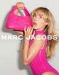 "Búp bê Barbie nước Mỹ" quyến rũ trong sắc hồng của Marc Jacobs