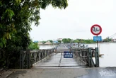 Gãy dầm cầu phao ở Nam Định, hàng trăm phương tiện phải tìm lối đi khác