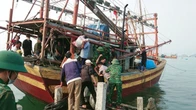 1 ngư dân Quảng Bình được cứu sống sau 3 ngày lênh đênh trên biển