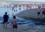 Dòng nước đen ngòm từ đâu chảy ra bãi biển Sầm Sơn?
