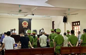 Tin giấy tờ 3 nhân viên "nhí", chủ quán karaoke lĩnh án