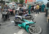 Bắt tạm giam tài xế ô tô khách tông hàng loạt xe máy khiến 2 người tử vong