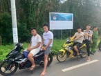 4 thanh niên ép xe người đi đường, dùng dao, xịt hơi cay, cướp tài sản