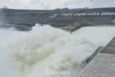Mưa lớn thượng nguồn, các hồ thủy điện lớn phía Bắc mở 10 cửa xả lũ