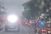 Tước giấy phép lái xe tạm thời người lái ô tô lắp đèn "cực sáng" ở quận 4