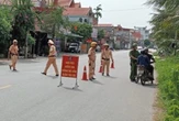 Hành vi bất thường của gã đàn ông sau khi thấy chốt kiểm tra nồng độ cồn