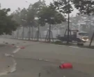 Mưa lớn cuốn trôi loạt ô tô đang lưu thông ở Bình Dương