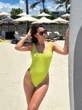Hà Anh diện bikini khoét hông cao sau một tháng sinh con