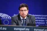 Bị EU phạt, nước thành viên phản ứng bất ngờ