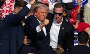 "Nếu viên đạn sượt qua ông Trump thì nó bay tiếp đi đâu?"
