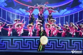 Hòa Minzy và Tuấn Cry biểu diễn 'Bắc Bling' với hơn 1.500 người