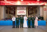 Á hậu Châu Anh nhận bằng khen, được thăng quân hàm