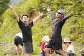 2 nghệ sĩ Việt phải đính chính