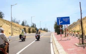 Diện mạo mới cung đường xuyên đồi cát, bên những cột điện gió khổng lồ chạy về làng chài cổ ở Gia Lai