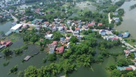 Hà Nội: Ngập sâu gần 1m, người dân nhiều xã ngoại thành phải dùng thuyền