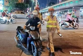 Hà Nội: Uống bia mừng bạn ra viện, nam tài xế bị CSGT xử phạt