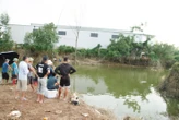Sau lũ, cần thủ câu được bao tải cá ở vùng nước ngập