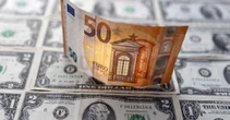 Тем, кому надо сдать доллары, курс обмена вряд ли понравится
