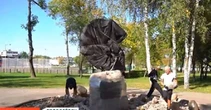 В Белоозерске установили памятник белорусской креветке