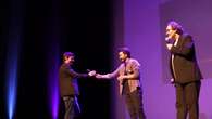 El actor mexicano Diego Luna participa en una mesa redonda tras proyectar su documental en el Festival de Biarritz