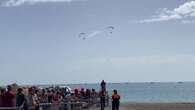 Unas 300.000 personas vibran con las piruetas extremas del Festival Aéreo de Torre del Mar