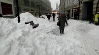 Una nevada récord suma cinco centímetros al manto de nieve que cubre la capital