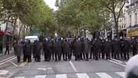 La izquierda francesa protesta en París contra la decisión de Macron por el nombramiento de Barnier