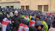 La oposición georgiana protesta contra la elección del nuevo presidente frente al parlamento