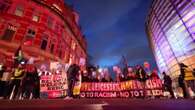 Decenas de británicos protestan frente a la conferencia del partido eurófobo Reform UK