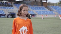 Salma Paralluelo participa en “Cómete el juego”, una iniciativa para apoyar el fútbol base