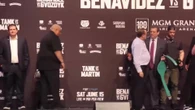 David Benavidez y Gervonta 'Tank' Davis cumplen en la ceremonia de pesaje y oficializan sus respectivas peleas