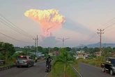 Huge volcanic eruption suspends Jetstar and Virgin flights to and from Bali