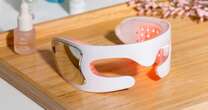 Clever LED goggles that are much cheaper than a mask reduce crow's feet and frown lines