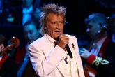 Rod Stewart sparks fresh health concerns after calling for medical assistance mid-concert