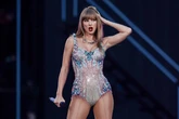 Robbie Williams delays new album to avoid Taylor Swift chart battle