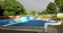 Beautiful heated lido next to a campsite where you can have after-hours swim parties