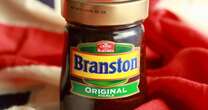 American tries Branston Pickle for first time and delivers passionate verdict