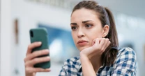 Two-second test to see if you have 'smartphone finger' - and how to fix it