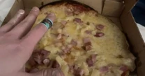 Holiday-goer who ordered two pizzas in Aspen left gobsmacked when bill arrivesPizza