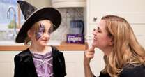 Neighbours learn sign language to help deaf girl go trick or treating for first timeDisability