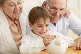DWP issue urgent warning on extra £79 a week for state pensioner grandparents