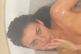 Nicola Peltz poses fully naked in 'unnecessary' bath tub pic taken by Brooklyn Beckham