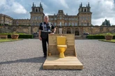 PIC OF THE DAY: Golden toilet plonked outside royal palace after £4.75m loo stolen