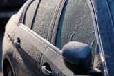 'I'm a motoring expert – you can de-ice cars in seconds with sandwich bag hack'