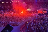 Chaotic scenes at Oasis reunion as flares set off in crowd see security to get involved