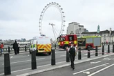 Westminster Bridge closed in major incident as police warn people to stay away